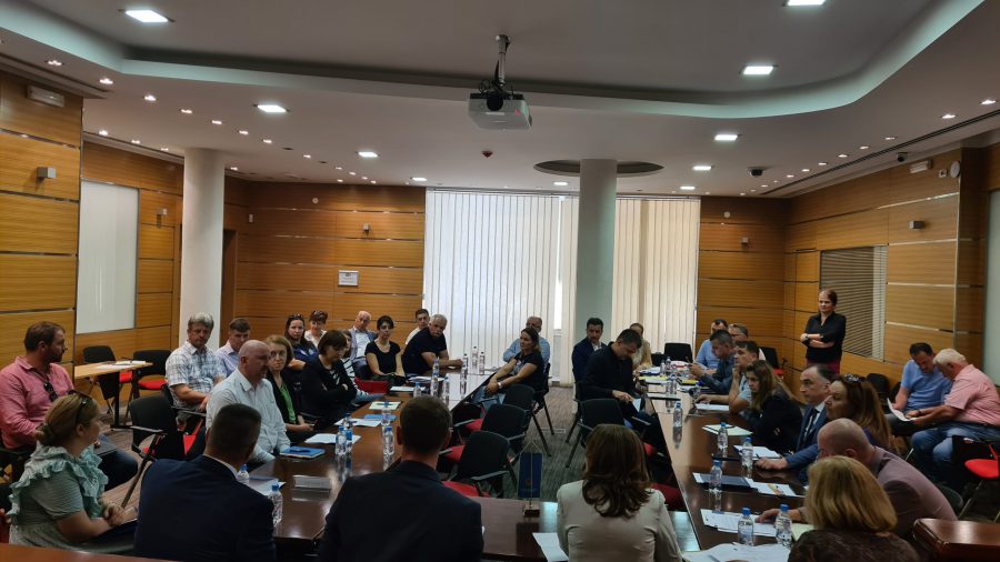 Privrednici i nadležne institucije na sastanku u vezi problematike ukidanja pojednostavljenog postupka po fakturi